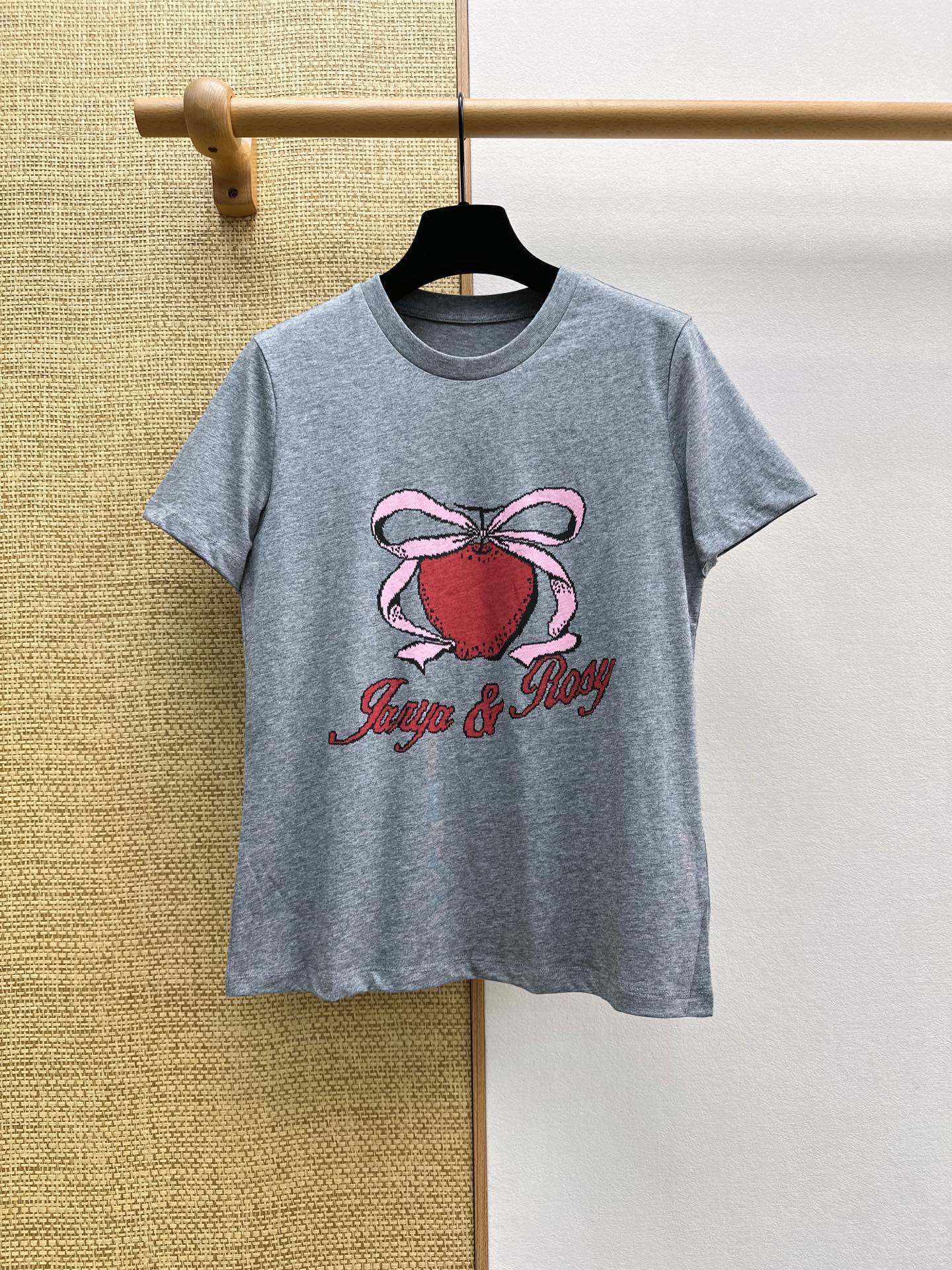 Women's short sleeves